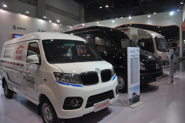 “華晨鑫源”亮相2017蜂集萬采快遞物流博覽會 聚焦新能源汽車整車銷售